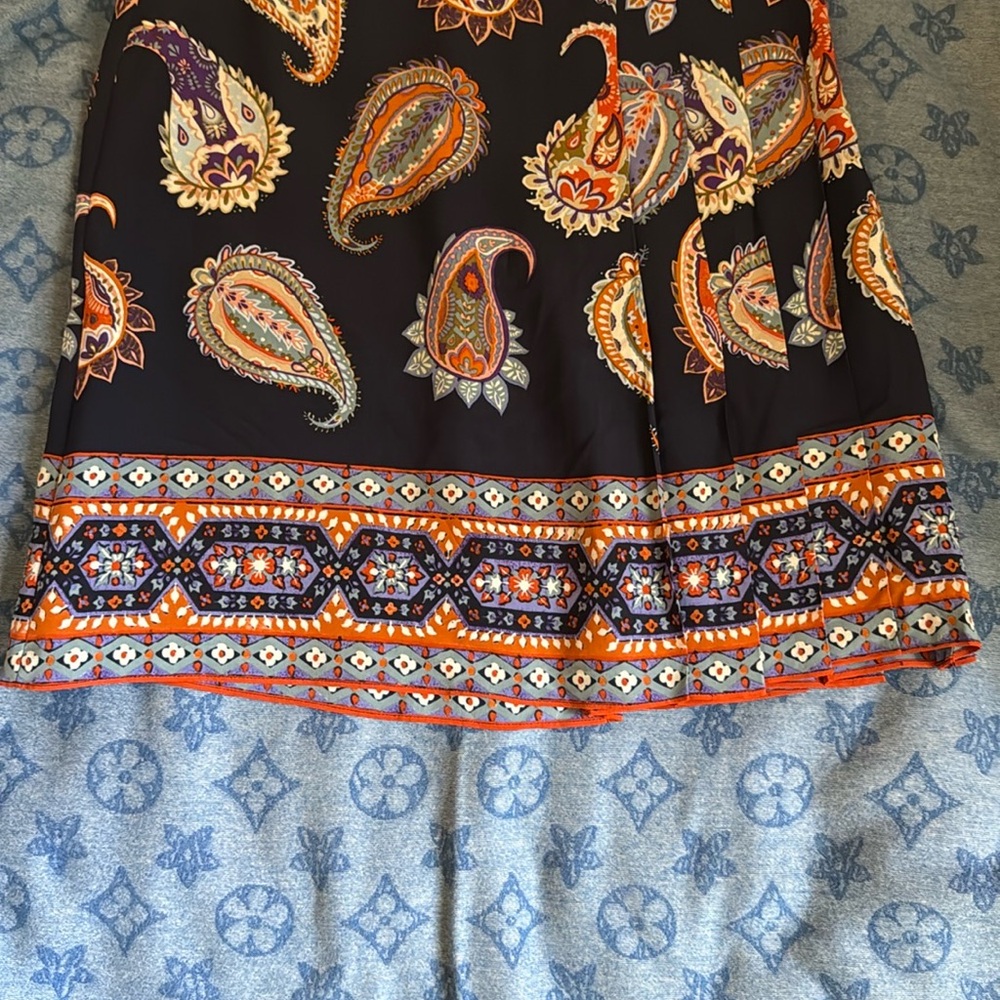 Tory Burch 100% Silk Paisley Print A-Line Knee-Length Skirt. EUC